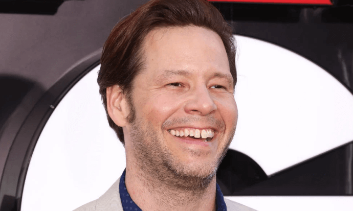 Ike Barinholtz Net Worth